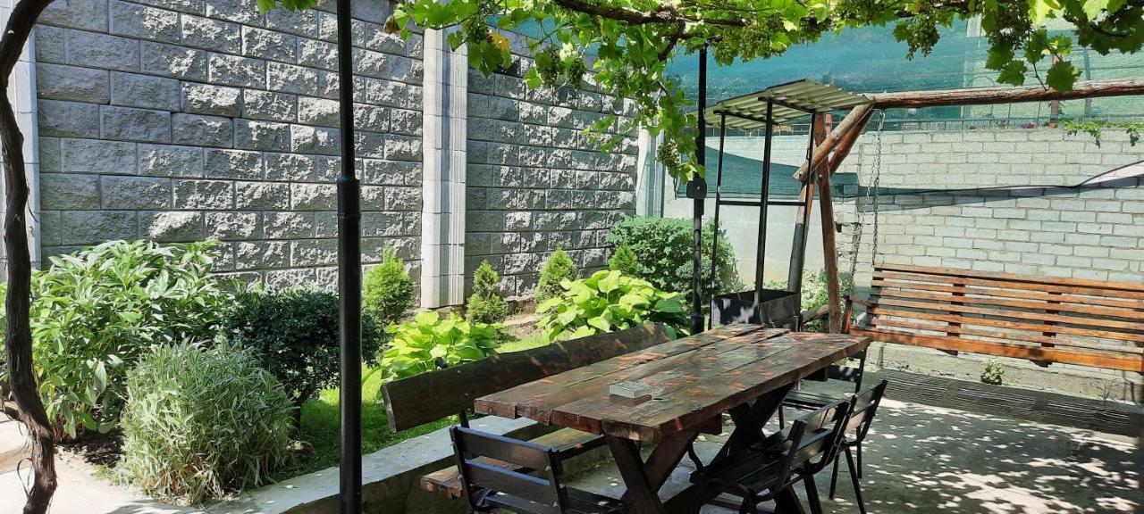 Guest House Odessa Buitenkant foto